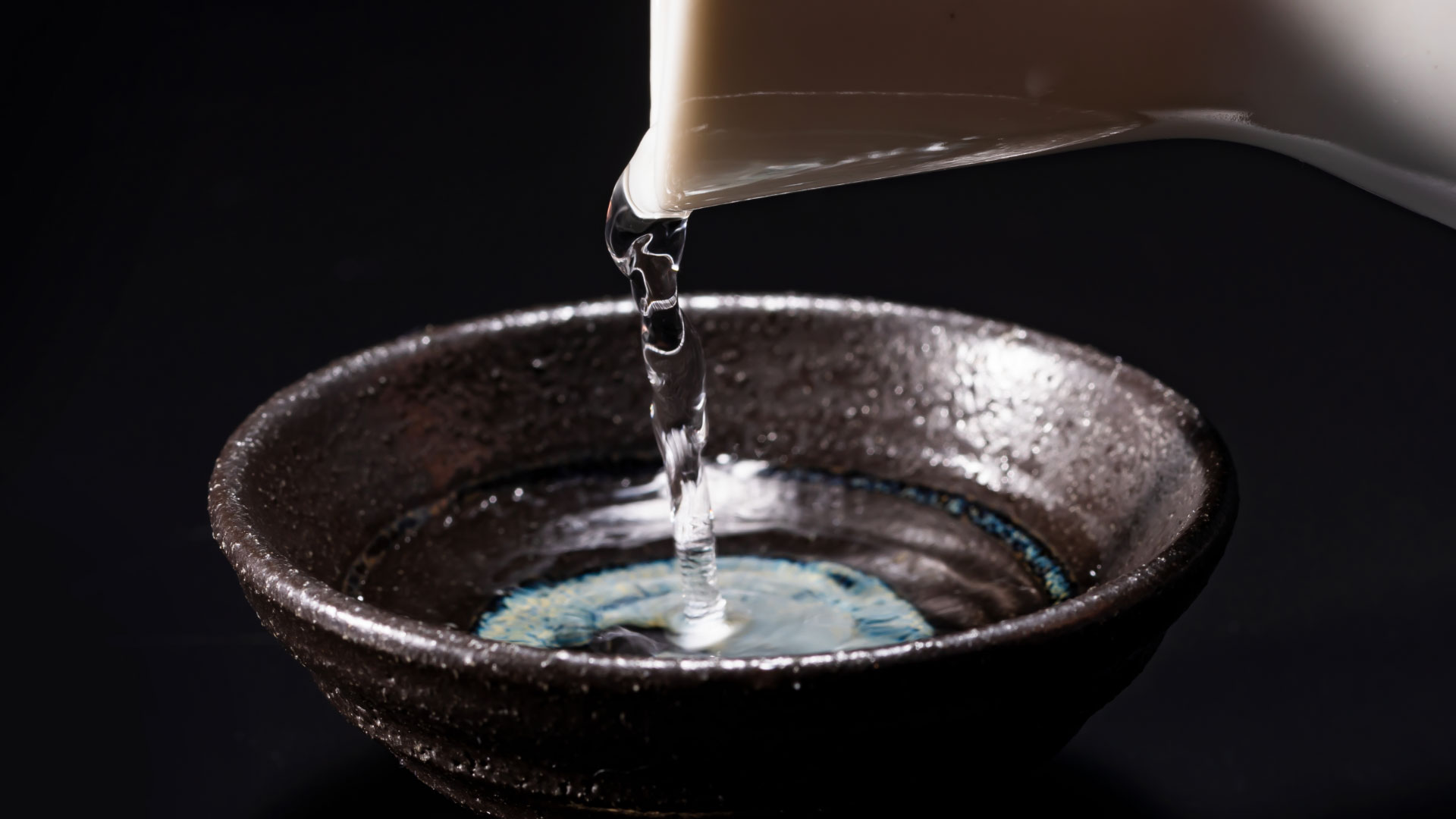 純銀刻印あり。宮尾？作者名？　太田道灌　1462g 材質不明　木箱付き 草津店取扱い商品〈太田酒造〉道灌 大吟醸 技匠(1800ml)｜近鉄百貨店